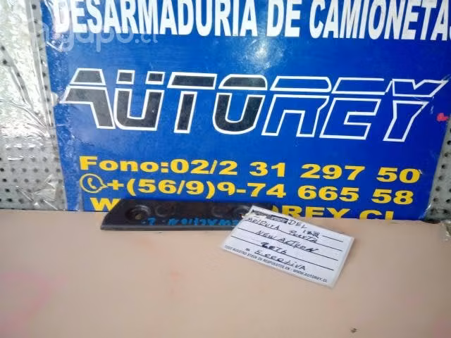 Moldura int puerta del izq Ssangyong New Actyon