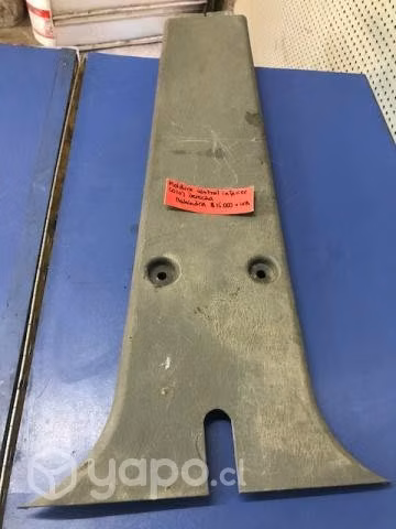 Tapiz cubre pilar centra inferior derecho Mahindra
