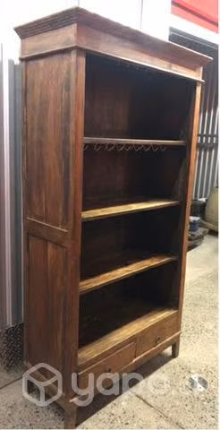 Mueble de madera rústico