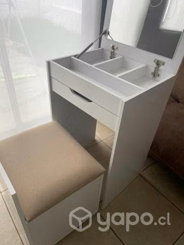 Tocador blanco con espejo y asiento