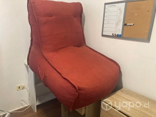 Sillón tipo pouf color rojo