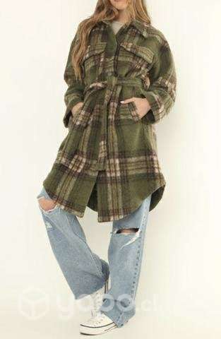 Abrigo Stradivarius talla M oversize - Imagen 3