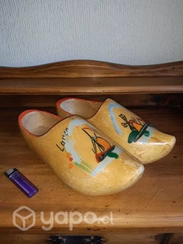 Par de zuecos holandeses originales de madera