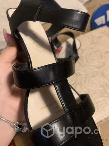 Bellos zapatos azaleia