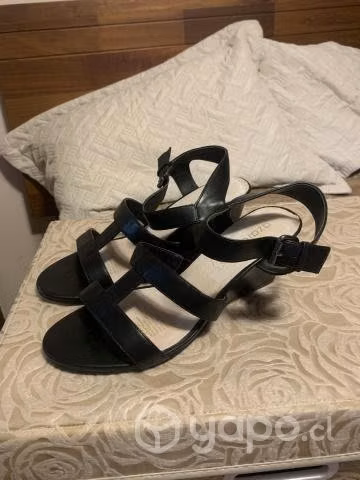 Bellos zapatos azaleia