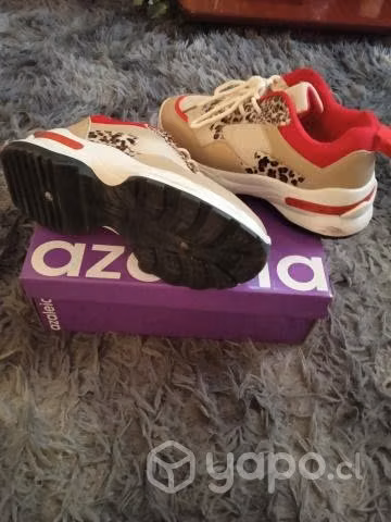 Zapatillas Azaleia y Botines ,