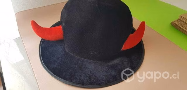 Sombrero con cuernos