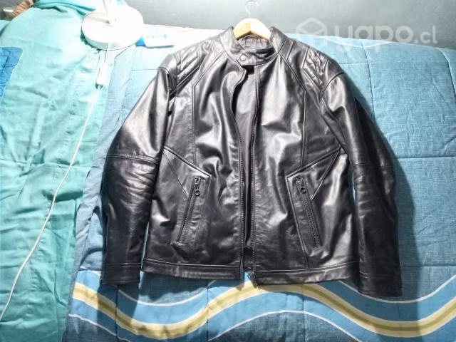 Chaqueta cuero basement seminueva