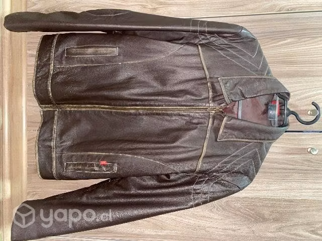 Impecable chaqueta cuero Levis