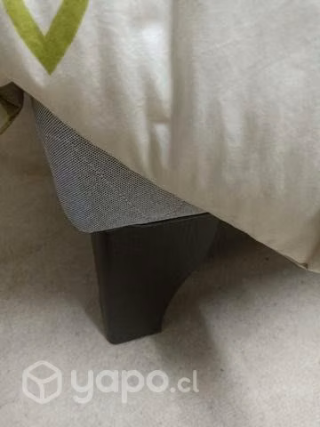 Cama europea, con colchon y ropa de cama