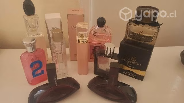 Botellas vacías de perfumes de diseñadores