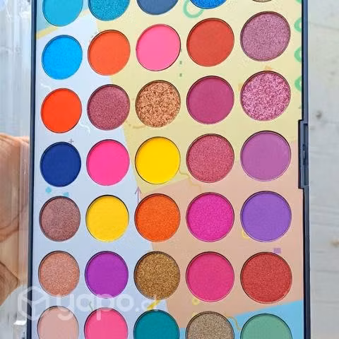 Hermosa paleta excelente pigmentación