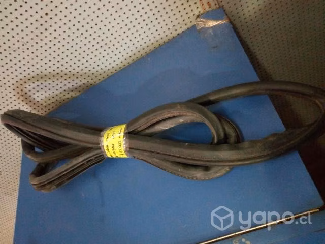 Goma contorno pilar tras izq Ssangyong New Actyon