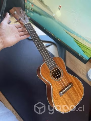 Ukelele tenor marca accacia