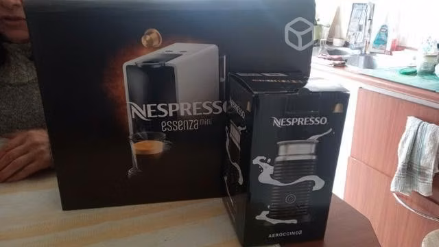 Nescafé Pack Essenza Mini+Aeroccino3+20cápsulas