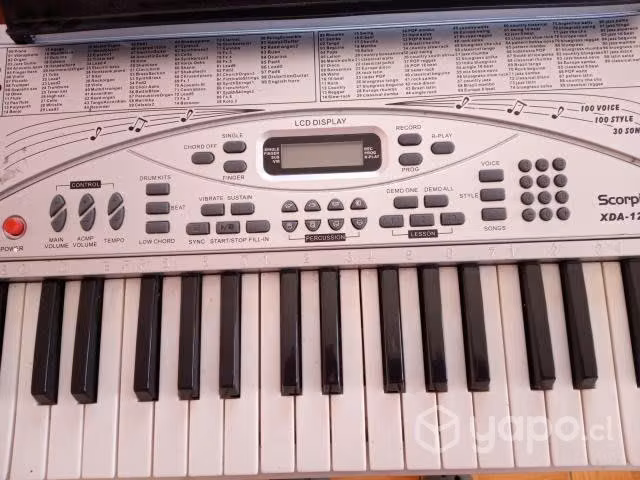 Teclado Scorpion en excelente estado.