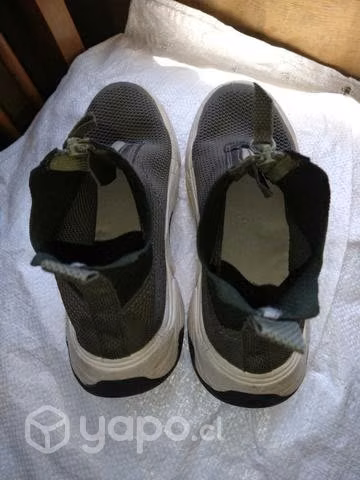 Zapatillas Zara 37 ultraliviana ,tela respirable