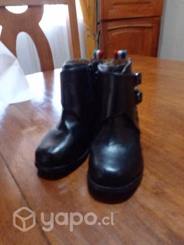 Zapatos de huaso de niño N 23 solo husados una ves