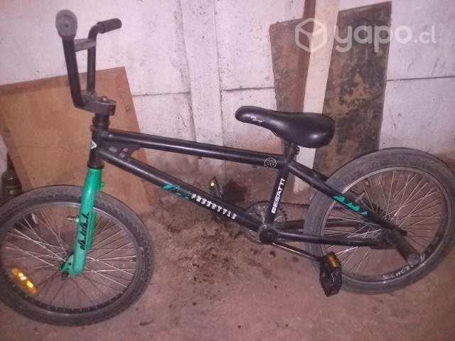 BMX más 2 conos incluidos y pedales de aluminio