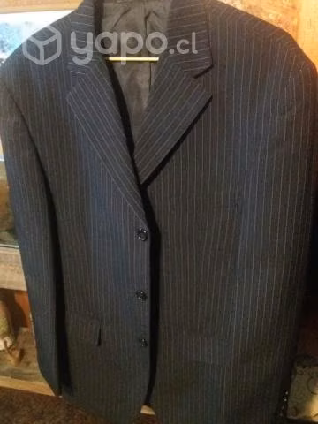 Traje negro con rayas