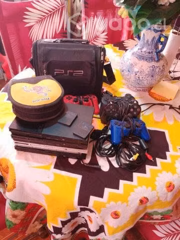 4 ps2+ 4 mandos+ cables+2 memorias+carpeta