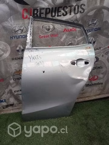 Puerta trasera izquierda toyota yaris hb