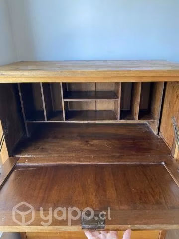 Mueble de madera antiguo