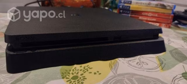 Play station 4 Slim 1 TB