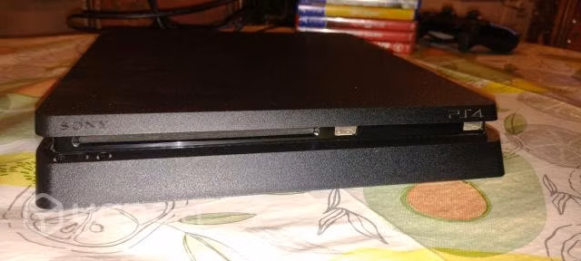 Play station 4 Slim 1 TB