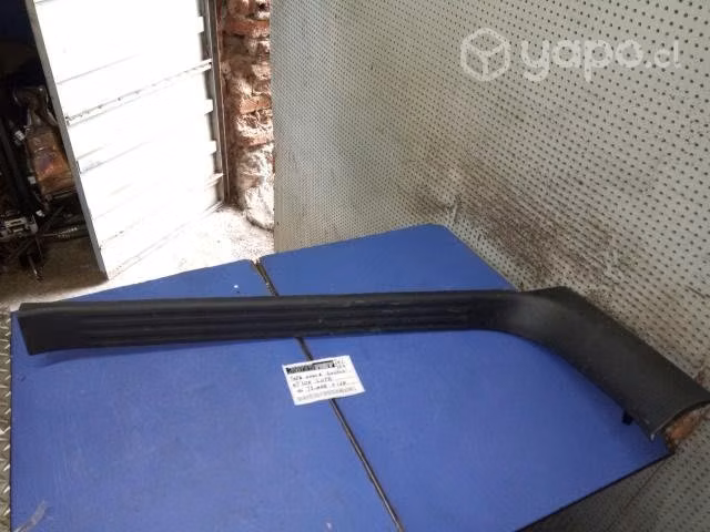 Cubre zocalo delantero derecho Nissan NP300