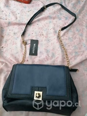 Cartera de cuero ajustable.