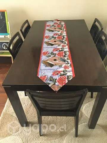Comedor con 5 sillas