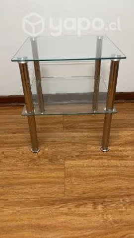 Mesa lateral de vidrio con repisa Medidas: 40 x 40
