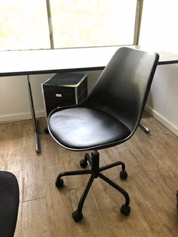 Silla de oficina con ruedas