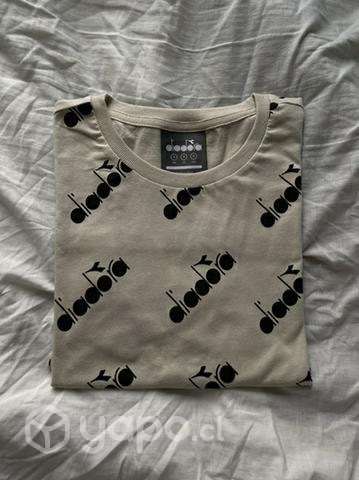 Variedad de poleras - Imagen 2