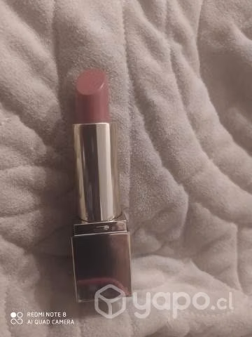 Lindo labial marca Estée Lauder, nuevo