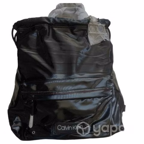 Mochila negra ck , tipo morral, nueva, importada