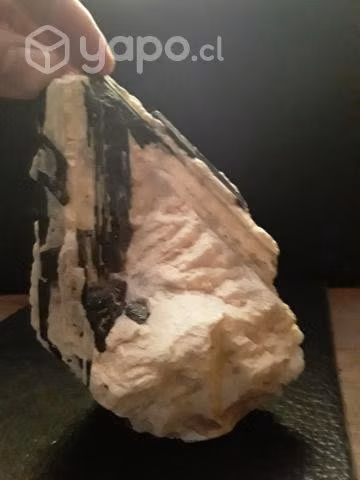 Turmalina negra en bruto