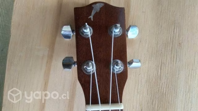 Ukelele tenor Mahi-Mahi Caoba Solida (con funda)