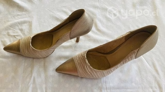 Zapatos Reina Cuero Dorado T. 39