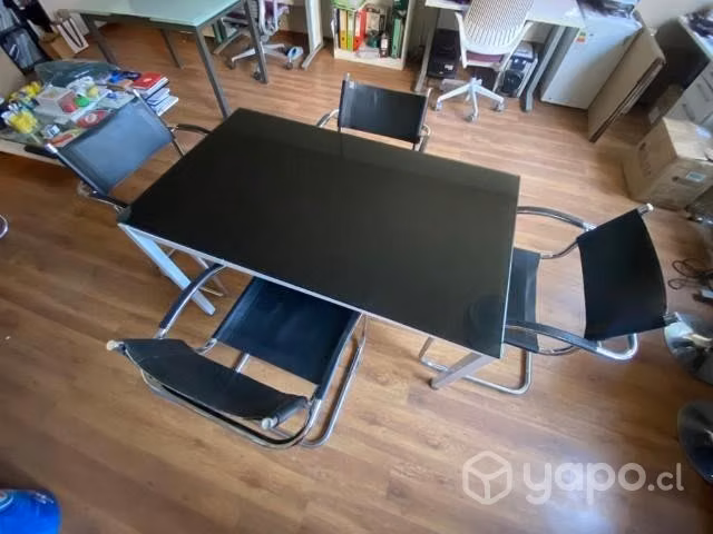 Sillas con mesa reuniones