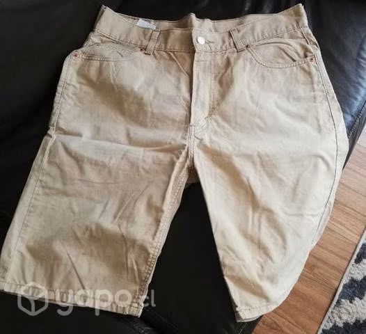 Short levis talla L, muy poco uso