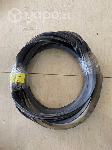 Goma contorno pilar puerta tras izq Ranger 2014