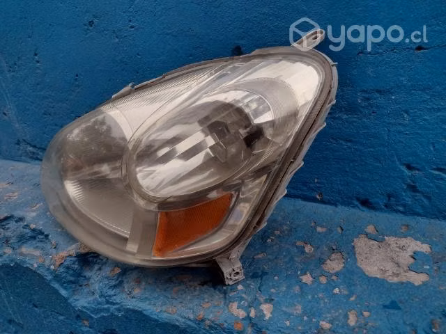 Óptico izq Toyota Yaris 2003-2005