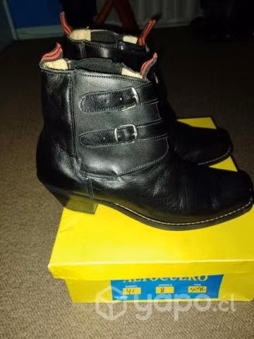 Zapatos de huaso y otros