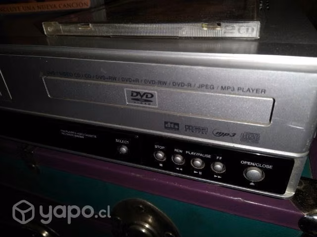 Antiguo videograbadora.y con DVDfuncionando