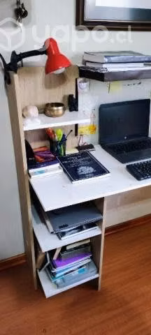 Escritorio -Marca Just Home Collection (Usado)