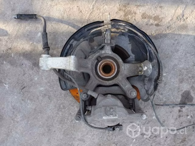 Muñon con masa mercdes benz a200 año 2013