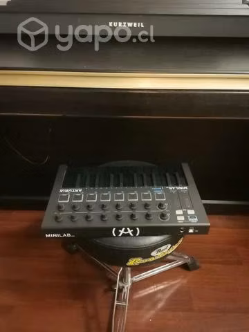 Arturia Minilab mkII Nagro Controlador Midi