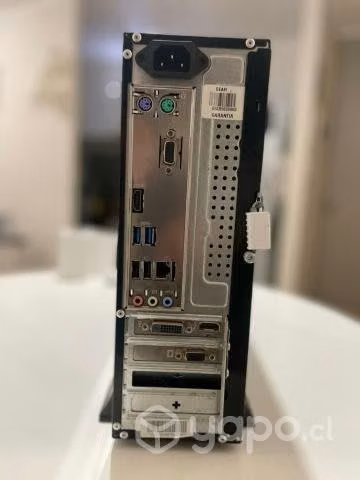 Computador de escritorio y monitor - Imagen 2